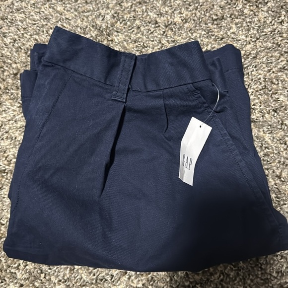 NWT! GAP Navy High Rise Pleated Khaki Shorts with Washwell - Multiple🩵 - Picture 3 of 3